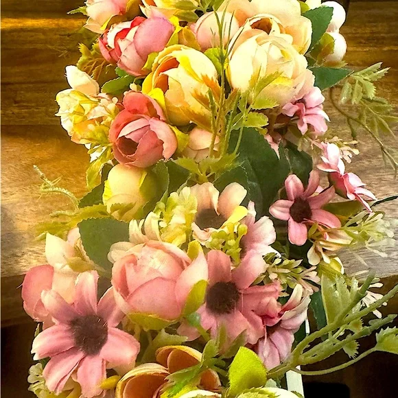 Shades of pink faux floral arrangement - Picture 2 of 3